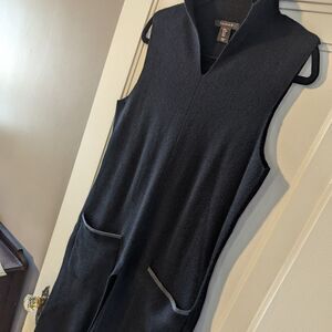 NWOT Tahari sleeveless sweater